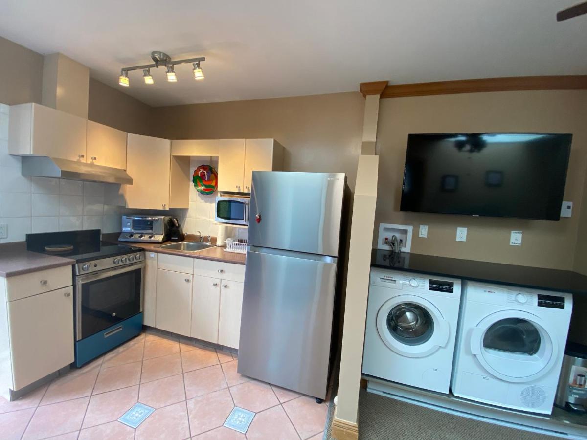 Ocean Breeze Executive Bed And Breakfast นอร์ทแวนคูเวอร์ ภายนอก รูปภาพ