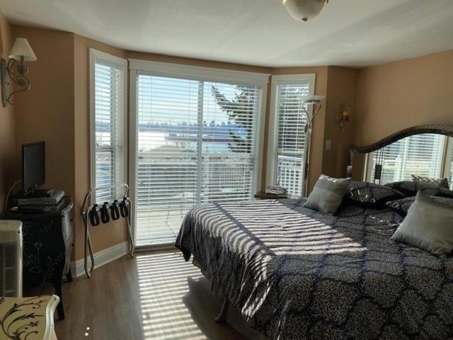 Ocean Breeze Executive Bed And Breakfast นอร์ทแวนคูเวอร์ ภายนอก รูปภาพ