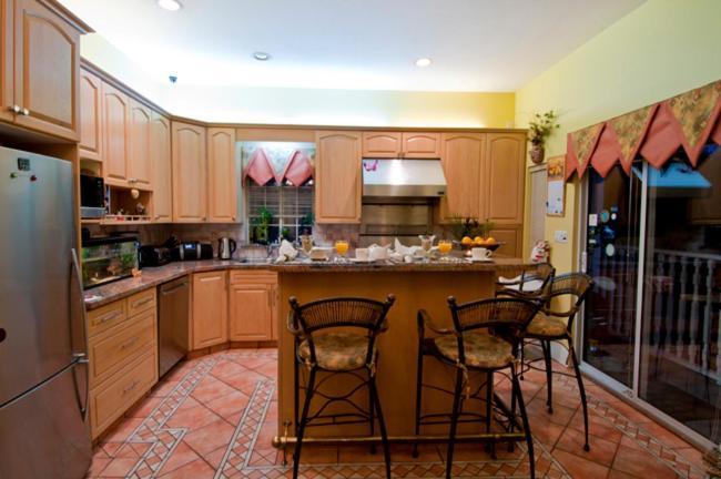 Ocean Breeze Executive Bed And Breakfast นอร์ทแวนคูเวอร์ ภายนอก รูปภาพ